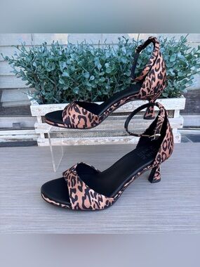 Naturalizer Women's Jules Strappy Sandals in a Cheetah Print Fabric